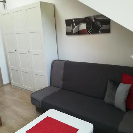 Διαμέρισμα Apartman Runway 16 K Pronajmu - *