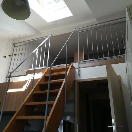 Διαμέρισμα Apartman Runway 16 K Pronajmu - *